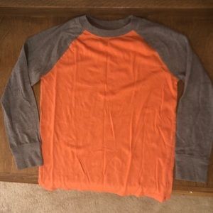 Boys’ dual color long-sleeved tee